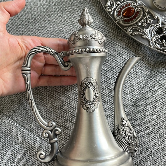 pewter decanter with cups & tray - Picture 14 of 17